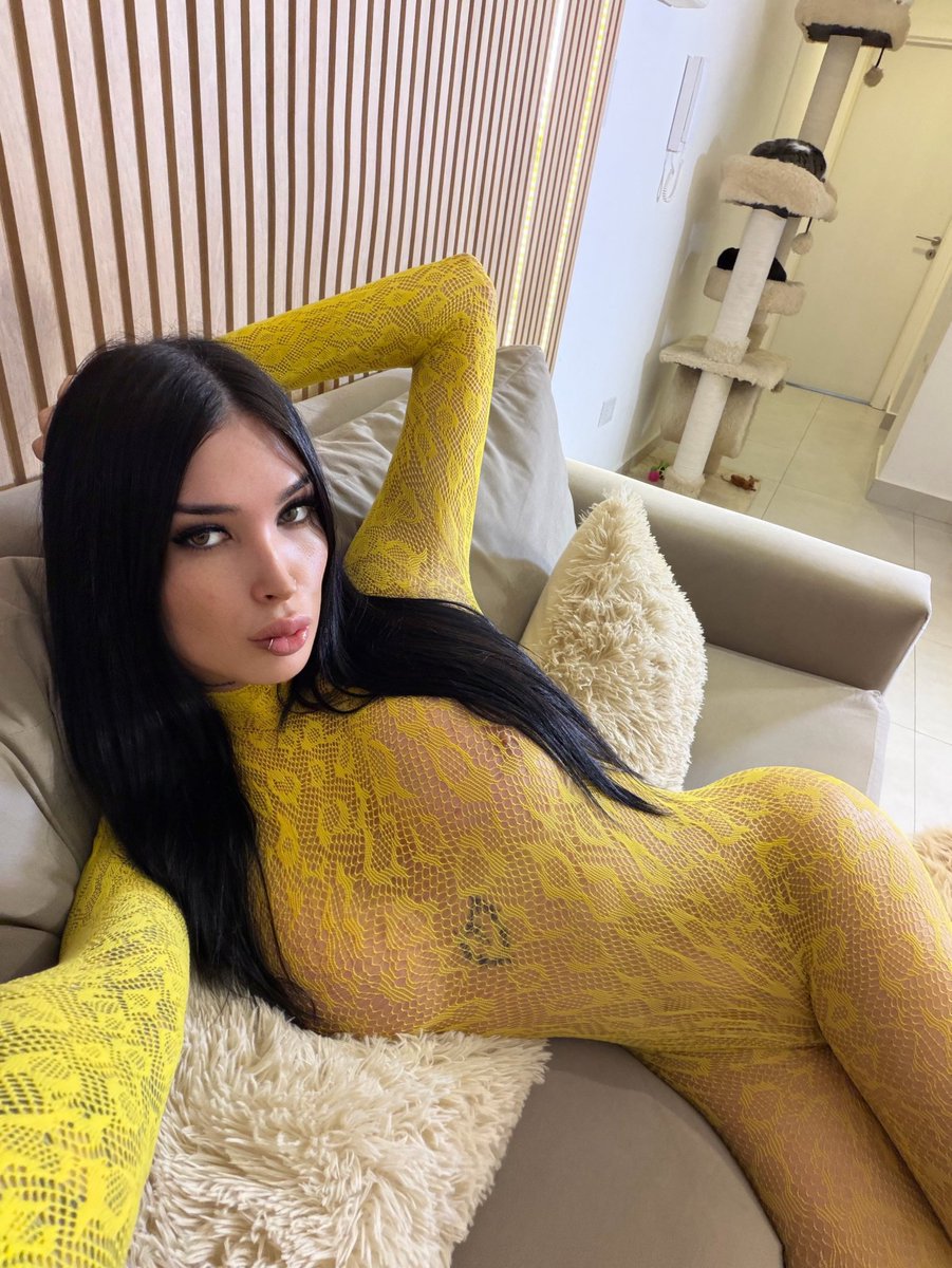 SandraA28473's tweet photo. would you be proud if i'm ur gf? I'm trans 🥺🏳️‍⚧️ https://t.co/22WcJjXA0g