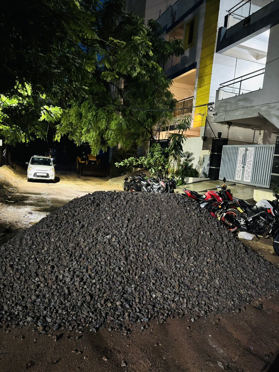moxeangel's tweet photo. Road repair work has left concrete stones dumped on  the road, making normal commuting extremely difficult. This could easily have been avoided by piling the stones along the sides of the lanes instead of blocking the way.Kindly address fast @ghmccommissioner @Ravi_1836 https://t.co/fwjZx5u97z