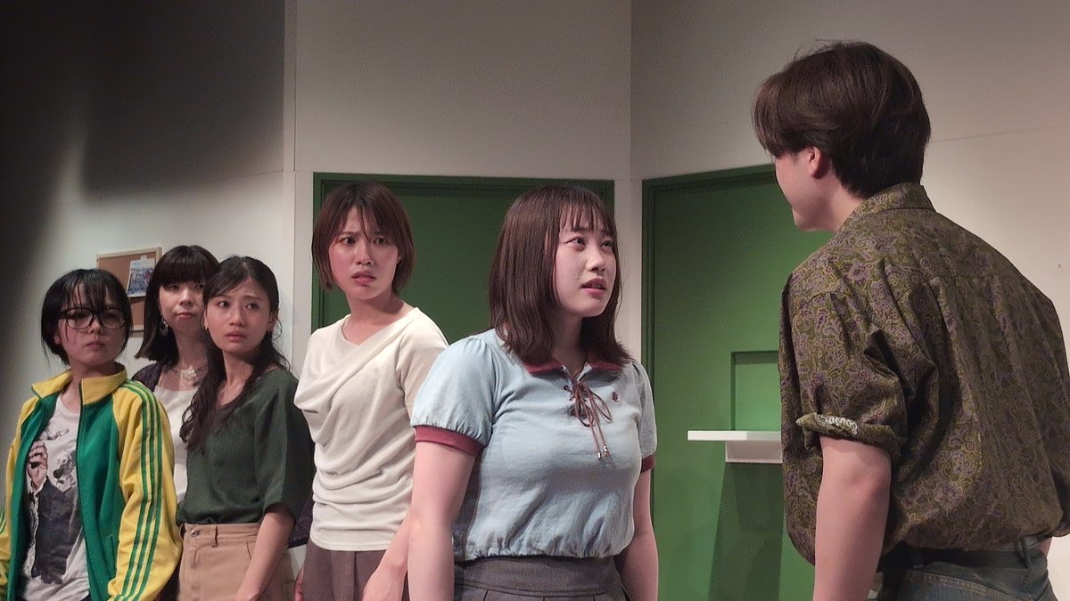 engekiseason's tweet photo. ＼本日の #札幌演劇シーズン🎭／

きまぐれポニーテール
「アピカのお城」

8月4日(火)19:00開場 19:30開演 [A]

⏱️上演時間:100分
🎟️当日券あり
📍会場:演劇専用小劇場BLOCH

※当日券は開演時間より整理券を配布いたします 入場は開演10分前より順次ご案内予定です

昔々あるところに パレス・ド・アピカ というシェアハウスがありました。
ここに住む住人たちは、現実から目を背け、ダラダラと暮らしておりました。
そんなある日、若く幸せな女子がこの家に転がり込んで来ました。
いざ立ちはだかる、現実の壁、壁、壁…いつの間にかアラサーになっていた住人たちはこの苦難に立ち向かう事が出来るのか！？
これは、焦りも不安も笑いに変えて、その先の幸せを探す一大コメディーである！！！！！！

芝居漬けの2ヶ月間をお楽しみください！

https://t.co/GKl629hffa
#SES2026