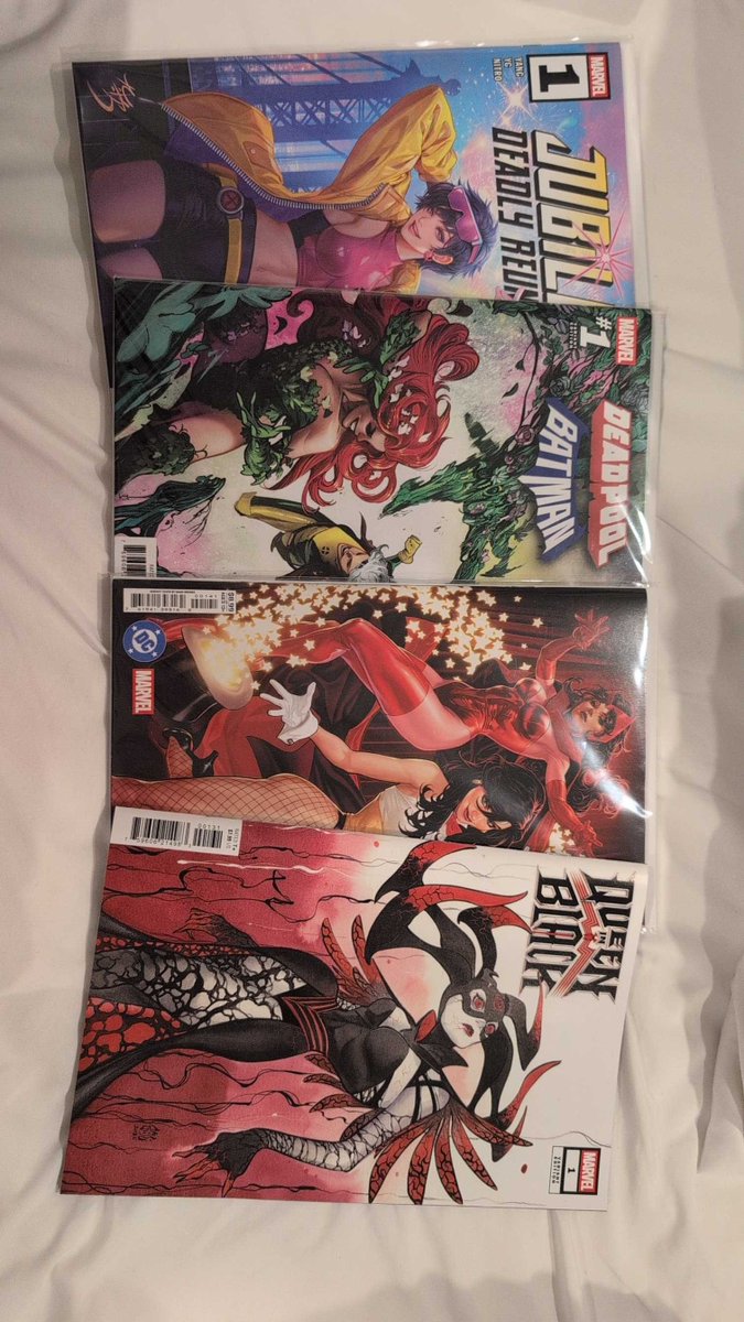 jubilationzach's tweet photo. my complete comic haul from maine 😼 https://t.co/i0mR8P6ZXo