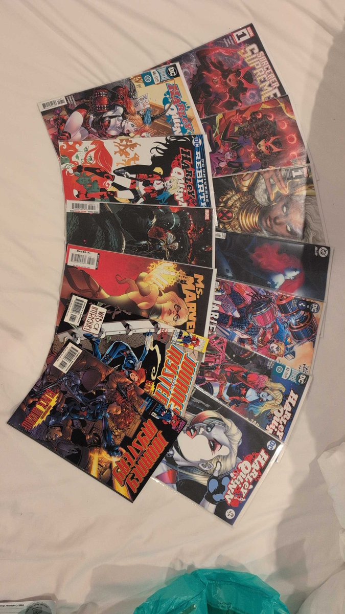 jubilationzach's tweet photo. my complete comic haul from maine 😼 https://t.co/i0mR8P6ZXo