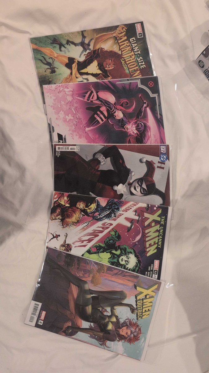 jubilationzach's tweet photo. my complete comic haul from maine 😼 https://t.co/i0mR8P6ZXo