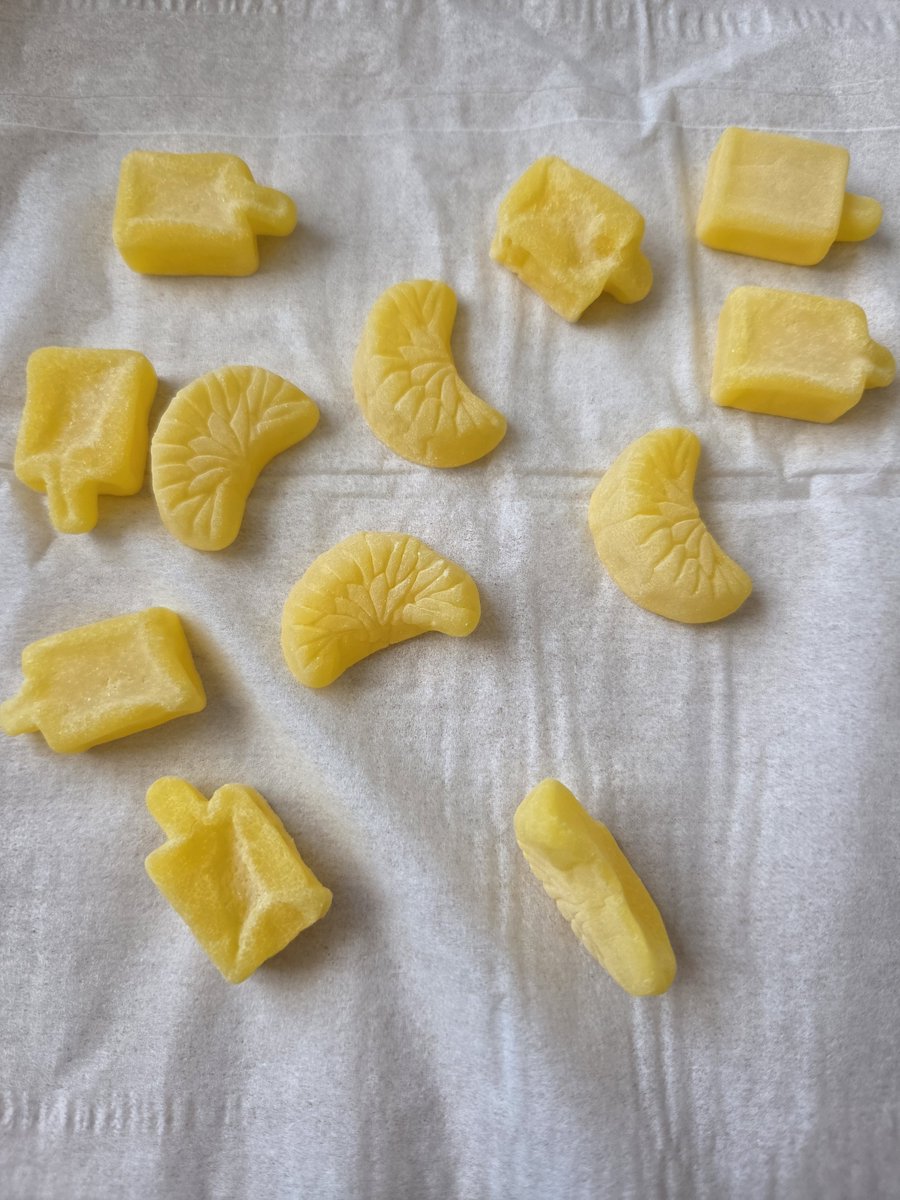 hg_219s's tweet photo. ガツン、とみかんグミ食べてるんだけど、こんなにレアなやつ入ってることある？しかもひとつ食べちゃったし🤔 https://t.co/YguJ2gmIzM