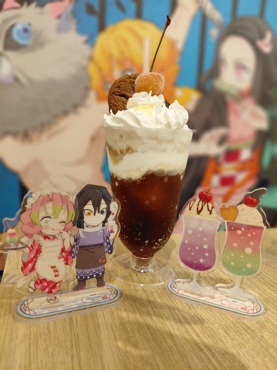 obanainosuke915's tweet photo. 自引きできず、
女神に交換していただいた蜜璃ちゃんと共に✨
可愛い😭

#鬼滅の刃クリームソーダパーラー https://t.co/axiKWl9z4M