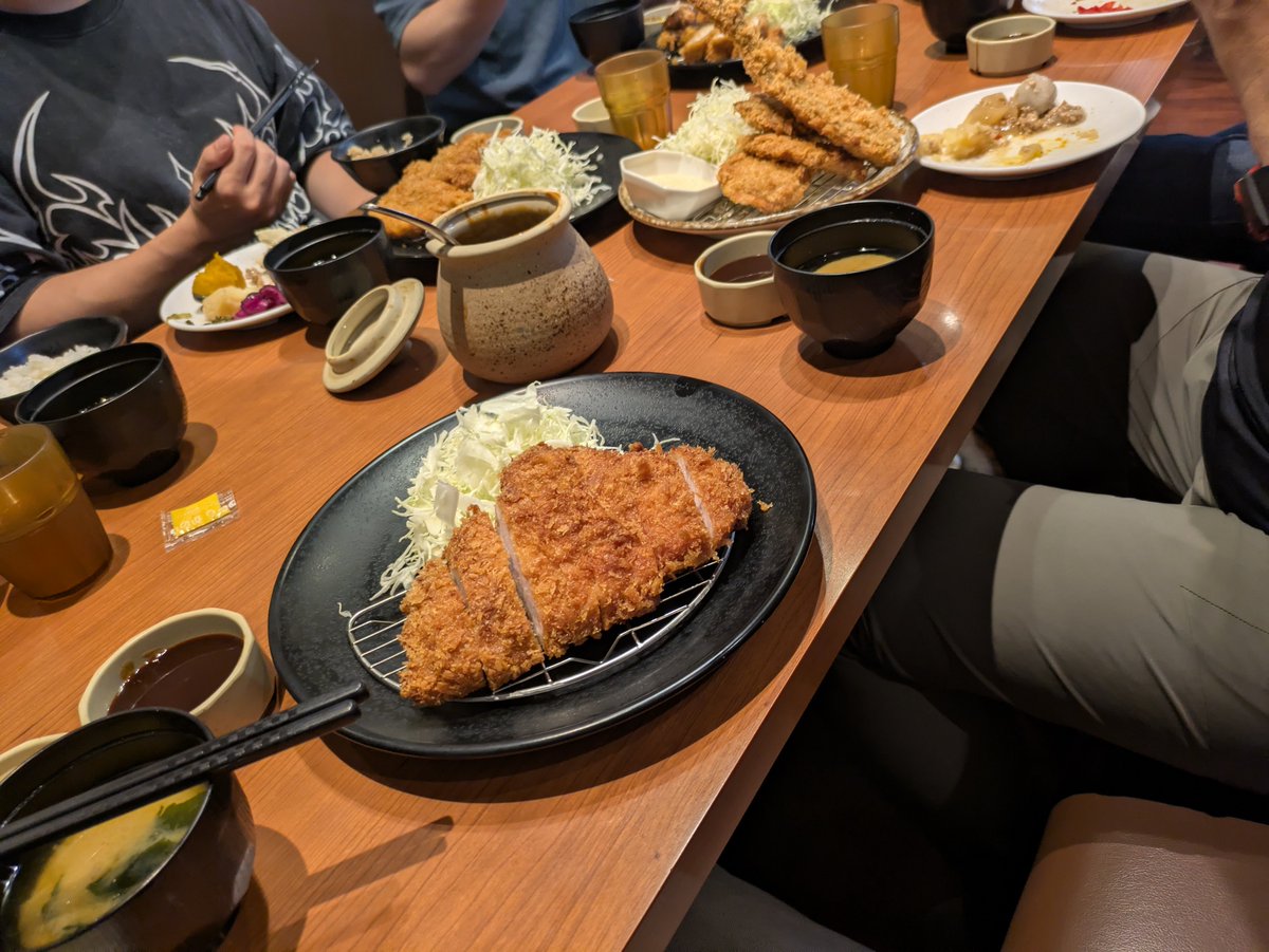 VEFQ2222's tweet photo. 昨日今日の異色メンバー金つる&amp;ドライブが楽しすぎた
出会いが増えるのほんまに嬉しい
計7人と一匹の合流 https://t.co/3UZ7SqYh0y