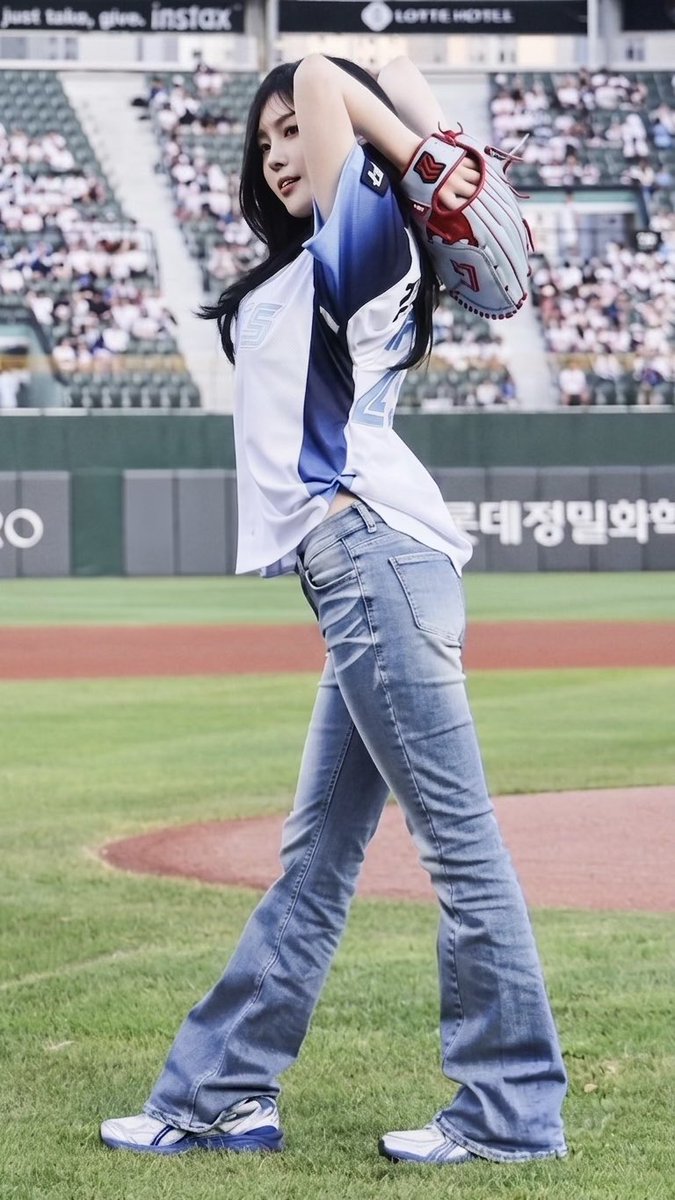 ChaehyunDiary's tweet photo. 260802 Lotte Giants | Kep1er 케플러 김채현 Chaehyun🐯⚾️
#김채현 #chaehyun #kep1er #케플러 https://t.co/aNHyfbfZxQ