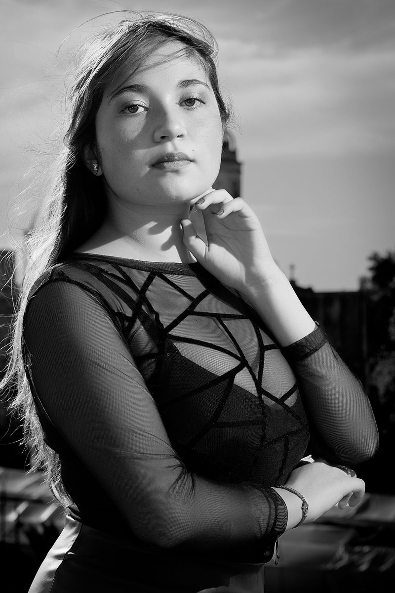 Cinetrica's tweet photo. Hay fotografías que muestran cómo luce una persona.
Y hay retratos que revelan quién es.
DREAM Studio nace con una misión muy clara:
Crear imágenes que permanezcan.
#DreamStudio #RetratoEditorial #PortraitPhotography https://t.co/xYnvYSz0cH