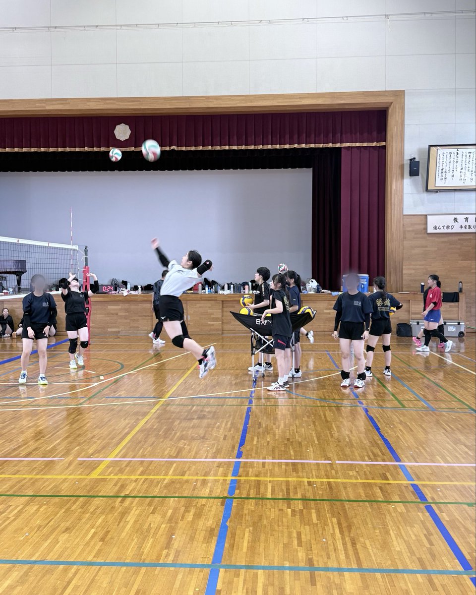 NT_VGC's tweet photo. 合宿3日目。疲れがたまってきましたが元気な声が響きます。チームとしてやるべきことを前日のミーティングで確認し，すぐに実践につなげていきます。OGさんからもアドバイスを受けられて学びがたくさんあります。
どんなことも考え，意識することから。小さくても繰り返せば必ず前進します。 https://t.co/BhdpW2Kzcu