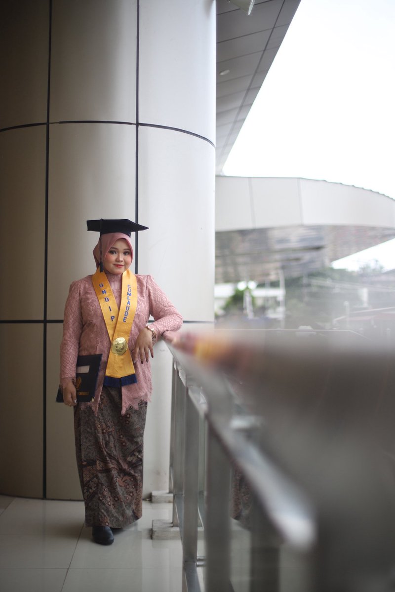 pprikithew's tweet photo. Jir fg yang gue pake pas wisuda wkwkwk padahal hasil di gue unedited pun udah bagus (guenya memang cakep si) https://t.co/Tj8xT37I4G