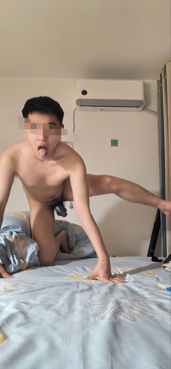 DZM08519's tweet photo. 还是没抵住诱惑😂啊这么快就把身份信息吐出来就喜欢永远抬不起头隐私照片到处飞吧🖕急得脑子爆浆流猪精🙄 #曝光 #gooner #锁 #恶堕 #无脑傻逼 #黑心S #狠主 https://t.co/n6AUNNbfi6