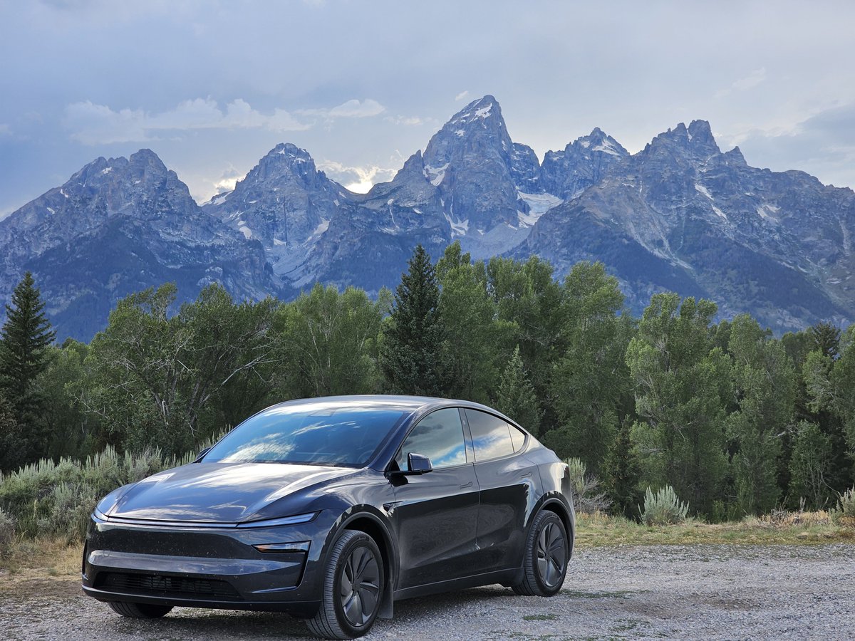 KruegerAlex's tweet photo. First 10 days of Model Y ownership
- 5,000 miles of Full Self Driving (only drove 46 miles)

Full Self Driving Limitations
- Potholes
- Drive thrus
- Parking lots
That's it

This is a transportation entertainment device - not a car https://t.co/pRt7Y1SMaT