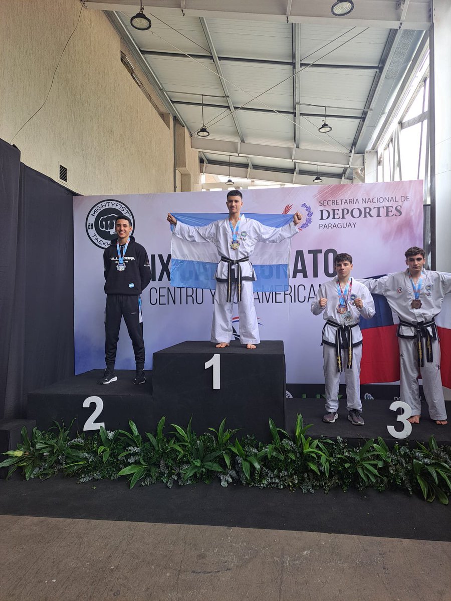 MatiasFarias6's tweet photo. Hay chicos con tener el auto de moda o el último iPhone. Tiago sueña con viajar para defender la bandera argentina. 
Después de años de esfuerzo, volvió a ganarse un lugar en la Copa del Mundo de Taekwondo ITF 2026 en España. Pero hoy el mayor rival es el costo del viaje. https://t.co/eiIsKShDlk