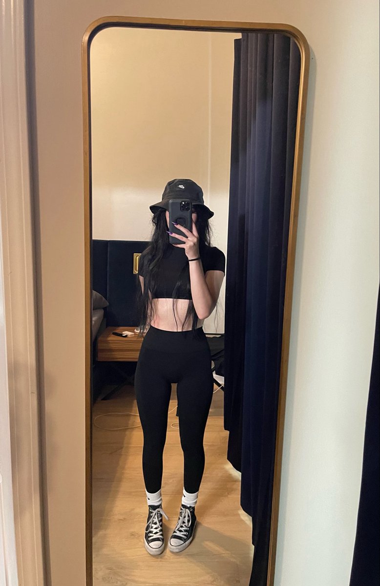 justfoxii's tweet photo. 🖤 https://t.co/lRgFA8Jlfq