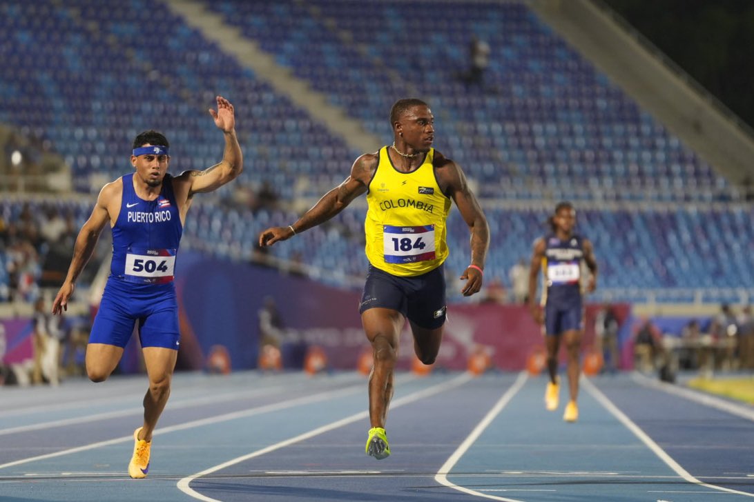fernandopalomo's tweet photo. Ronal Longa🇨🇴 es el primer colombiano en los 100 años de historia de los Juegos Centroamericanos y del Caribe en ganar medalla en los 100 metros planos…¡y es ORO! https://t.co/8yHFJKJFy5