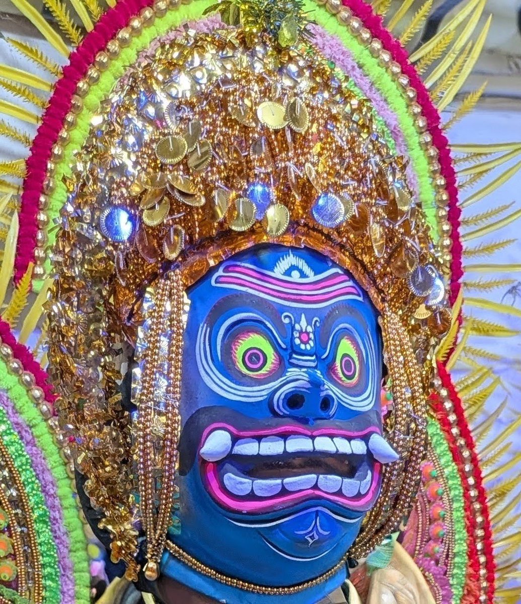 MILINDAPTE1971's tweet photo. Tribal art.

Sutradhar community, rooted in ancient earth and martial rituals, well known for 

Chhau mask of Charida village, West Bengal's Purulia district. 

@IndiaHistorypic https://t.co/wwBRSdqY4X