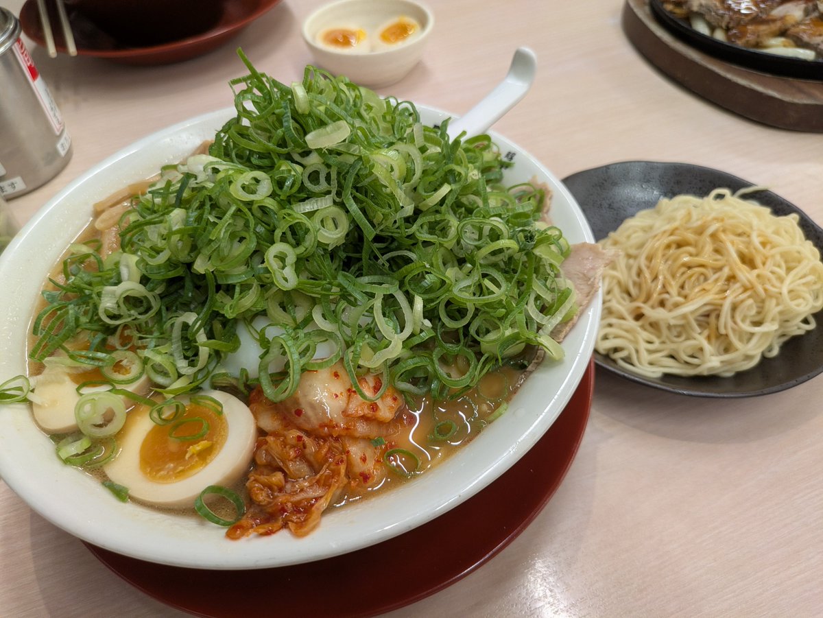 ChirororuChoco's tweet photo. ラーメン屋はほぼ横綱しか行かない🍜 https://t.co/gfqPNrdmFU