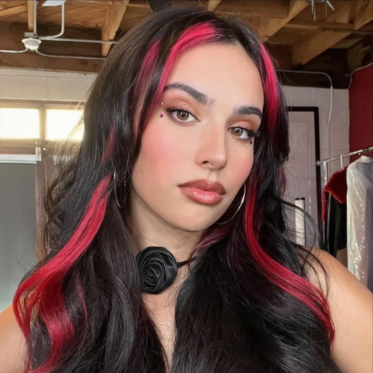 loveskylia's tweet photo. do we have a deal? - a #kylia #glassheart au

kylie cantrall, uma cantora em ascensão, e malia baker, uma atriz já consolidada, são chamadas para serem as novas protagonistas da maior franquia de terror. o que ninguém sabe é que kylie e malia são ex-namoradas que se odeiam. https://t.co/s8afoVdyc8