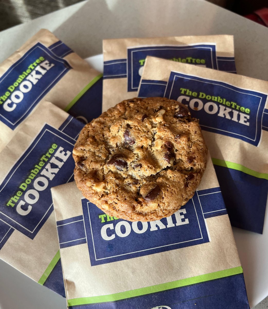 doubletreepdx's tweet photo. The sweetest part of check-in? 🍪✨ That first bite of our signature DoubleTree Cookie.
https://t.co/ffXbidbifA

#NationalChocolateChipCookieDay #ChocolateChipCookieDay #DoubleTreeCookie #DoubleTreeHotel https://t.co/BoV6Ifdp7G