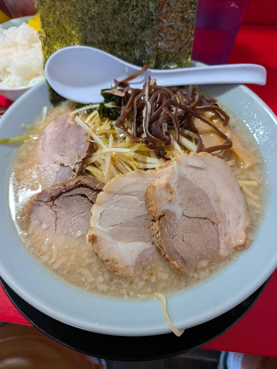 ln_nl_ln_nl's tweet photo. 8月4日(火)
走ろうの日
健康で元気に走れることに感謝し、楽しみながら走る事を多くの人に広めるため制定された日「は（８）し（４）ろう」の語呂合わせから、ラーメン食べて元気に走る！これでカロリーが吹き飛ばされますよ。

本日も10時半〜21時30分
（21時ラストオーダー）通し営業
よろしくどうぞ https://t.co/RAb8D3MNVP