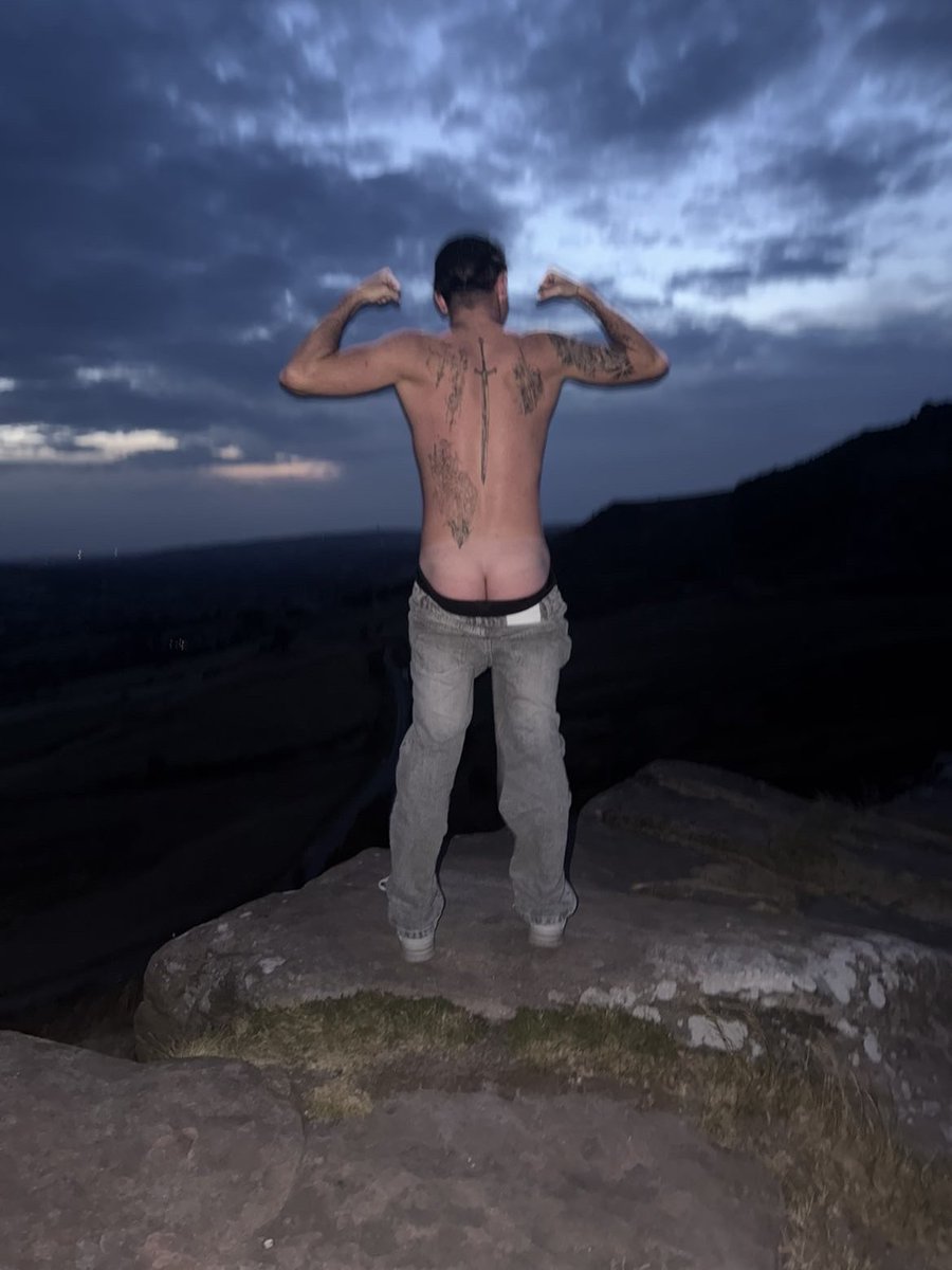 LucaVale12's tweet photo. https://t.co/TijjYj8BKI

Anyone wanna climb a mountain with me ?⛰️😏 https://t.co/MrUUfzWuq3