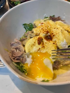 Sunset_Sip's tweet photo. I'm totally captivated by this runny egg yolk! 🍳 Dinner time, let's dig in! 😋 https://t.co/0WIfptj1j3