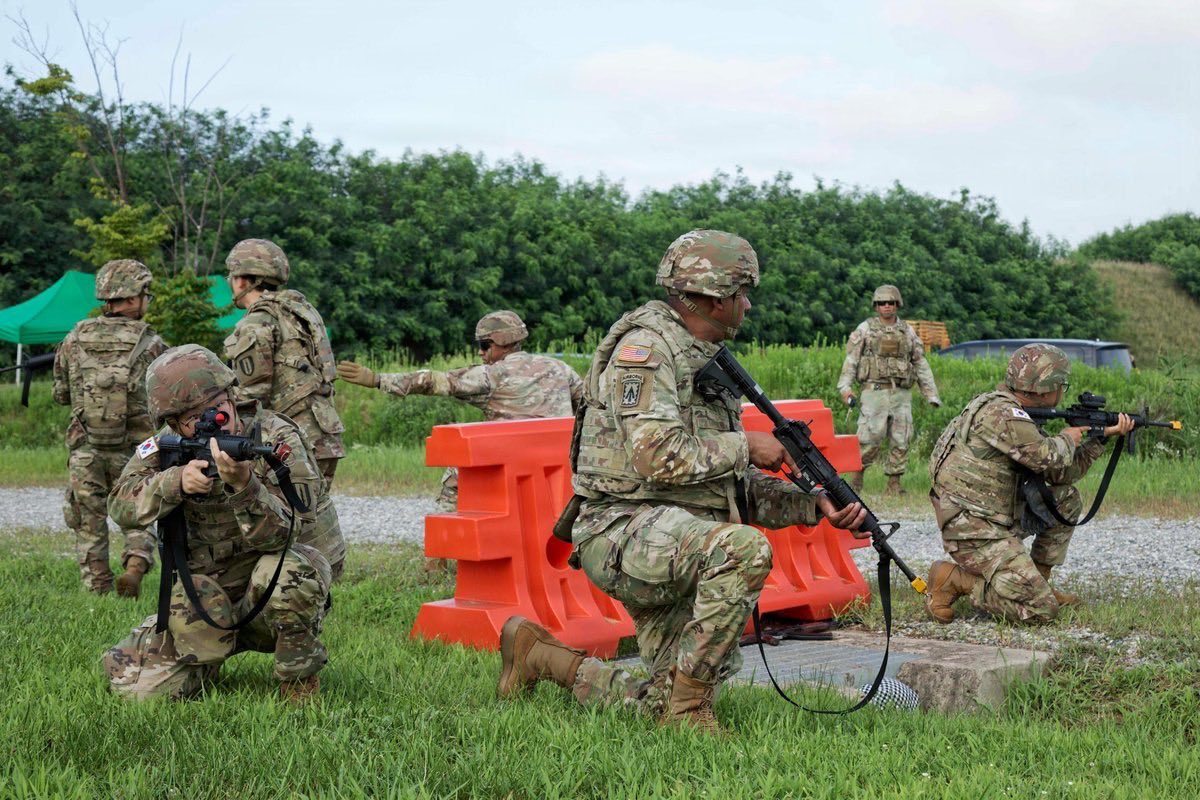HermanCsalley's tweet photo. RT @USARPAC: Ready to respond
Pacific Warriors from the 41st Signal Battalion sharpen their combat readiness during a Convoy Situational Tactical Exercise at Camp Humphreys, South Korea, training to react to threats while supporting sustainment, network, and resupply operations. https://t.co/tsJzO02wE9