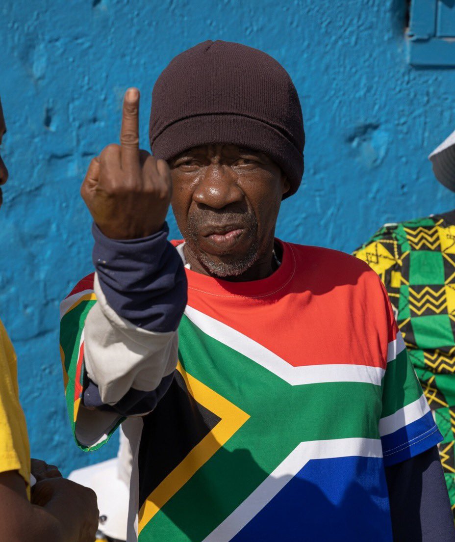 _Tee__G's tweet photo. To all those who will be voting DA and ANC…

🖕🏽 https://t.co/TJvDaj9PuS