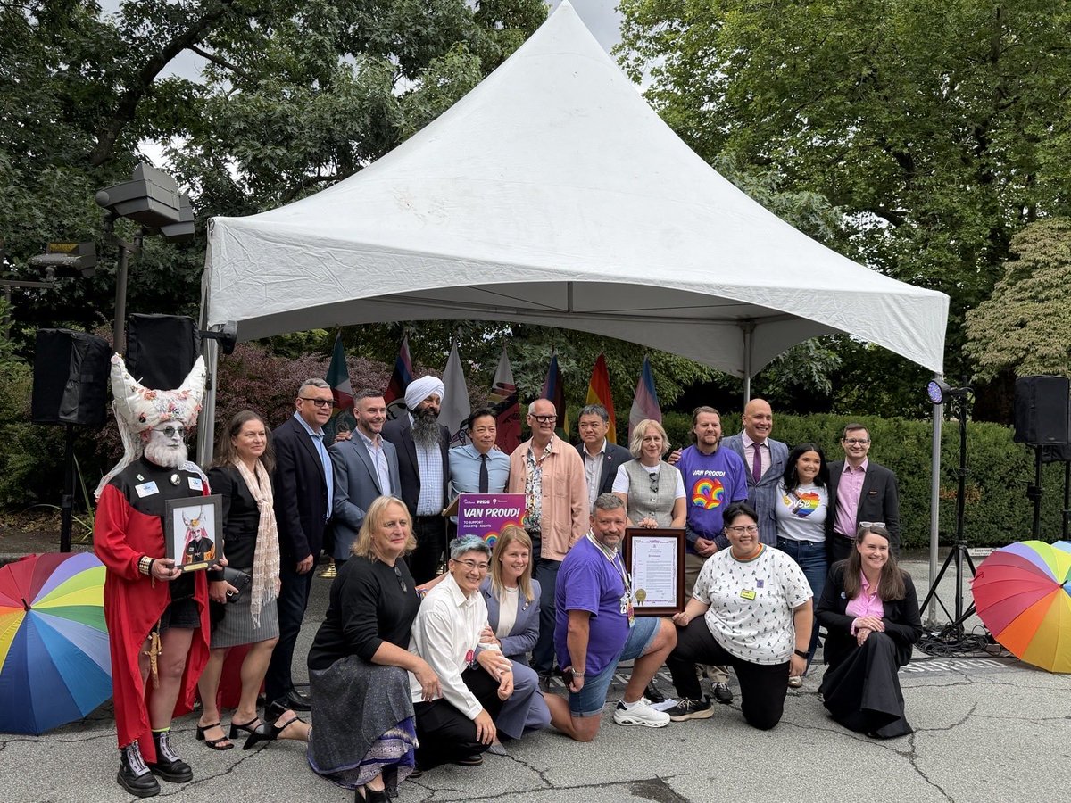 CanadaReformers's tweet photo. @KenSimCity You forgot this photo. https://t.co/D5ysXx2p9m