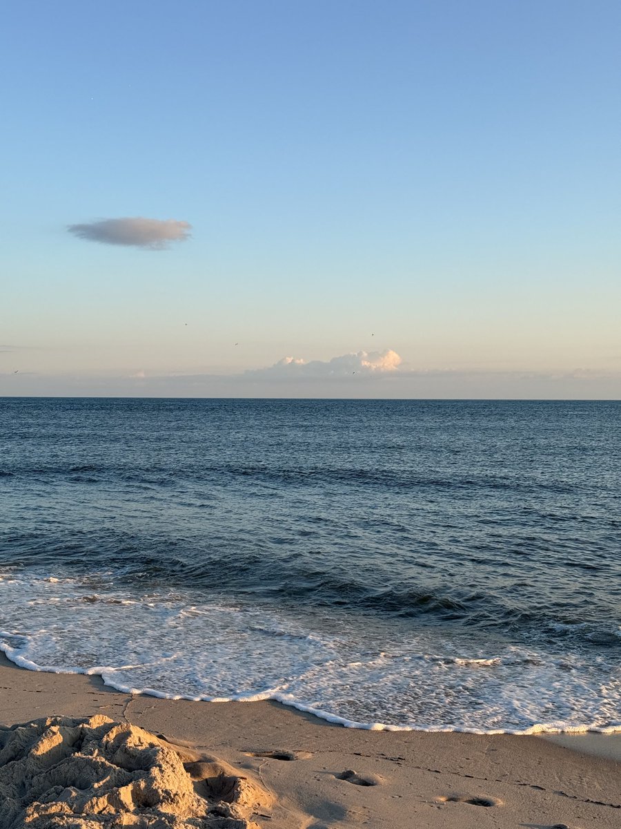 AugustusDelano's tweet photo. God is so generous with beauty https://t.co/VmwNohO225