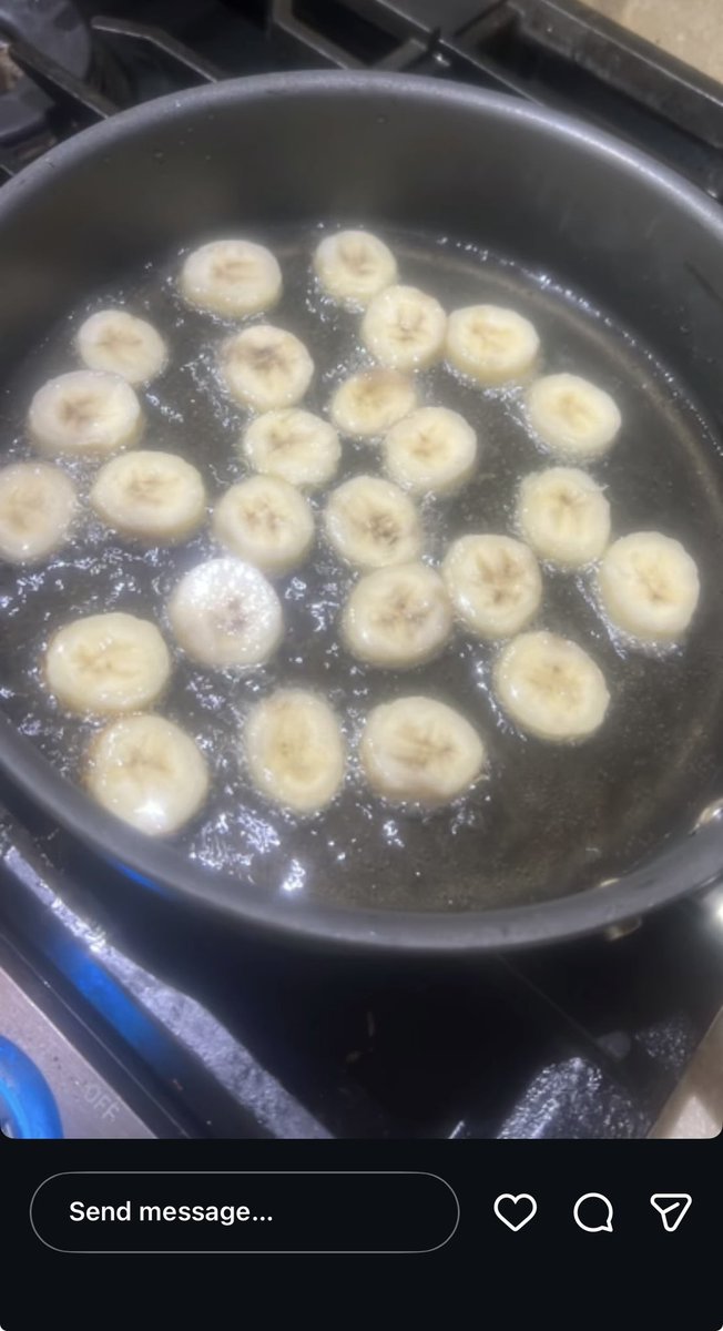 BrandonsNotShit's tweet photo. Why my nephew on instagram frying bananas thinking he making plantains https://t.co/oAO6IXfm6O