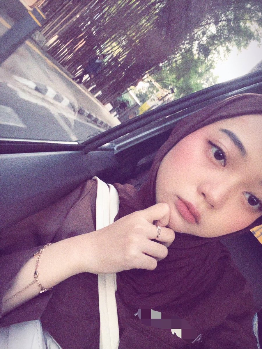 Fluoxetin20mg's tweet photo. Kesiangan:
- ga sarapan
- ga pake fake lashes
- ambil hijab ngasal yg ga perlu disetrika😭 https://t.co/rmxHAfGav4