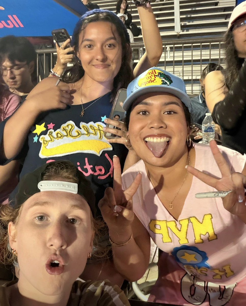 stewiebxss's tweet photo. wait awww katie looks so cutieful in this photo 🥺🥺 https://t.co/WQuLdJYAFK