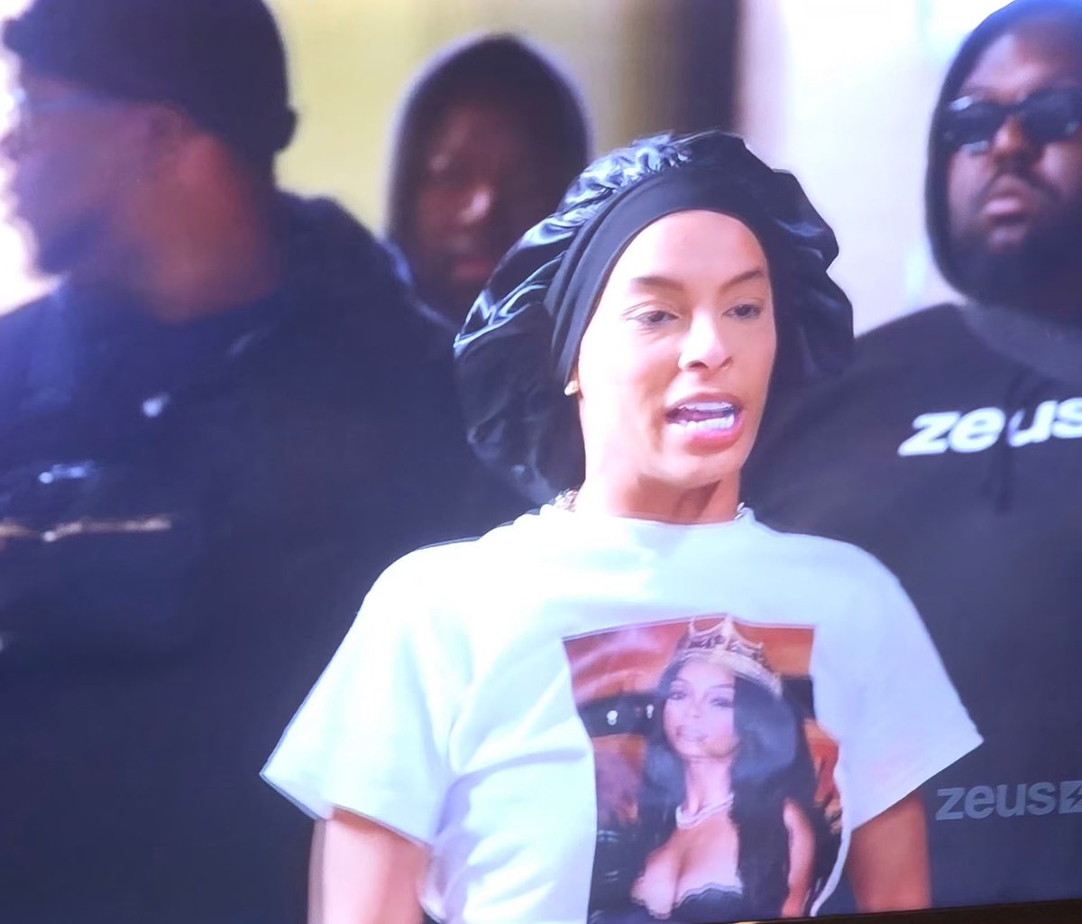 juliethardt's tweet photo. In my opinion, TeeTee was just looking for a reason not to be friends with Emery. TeeTee was never Emery's real friend. And Emery fought like hell with Pressure. I respect it. And I've never been able to stand her.🤏🏽🤏🏽🤏🏽 https://t.co/S8dSzvLsSu
