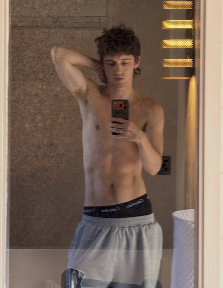 bchartsnet's tweet photo. ❤️‍🔥 Iniciando uma nova era, Troye Sivan atualiza Instagram com novas fotos. https://t.co/8LnScCpUVM
