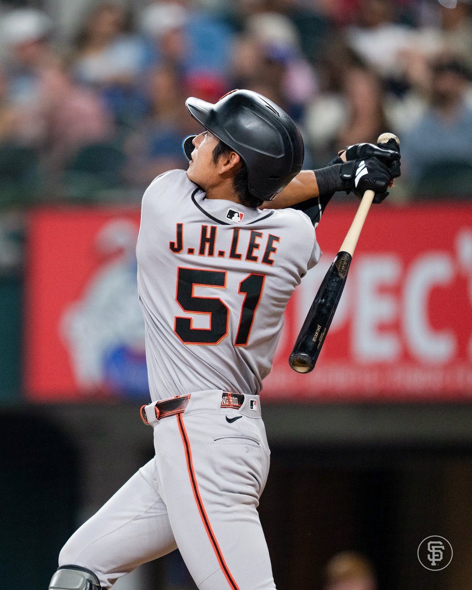 SFGiants's tweet photo. Jung Hoo watched that one fly 4️⃣1️⃣0️⃣ feet 😮‍💨 https://t.co/LHnvri0RbJ