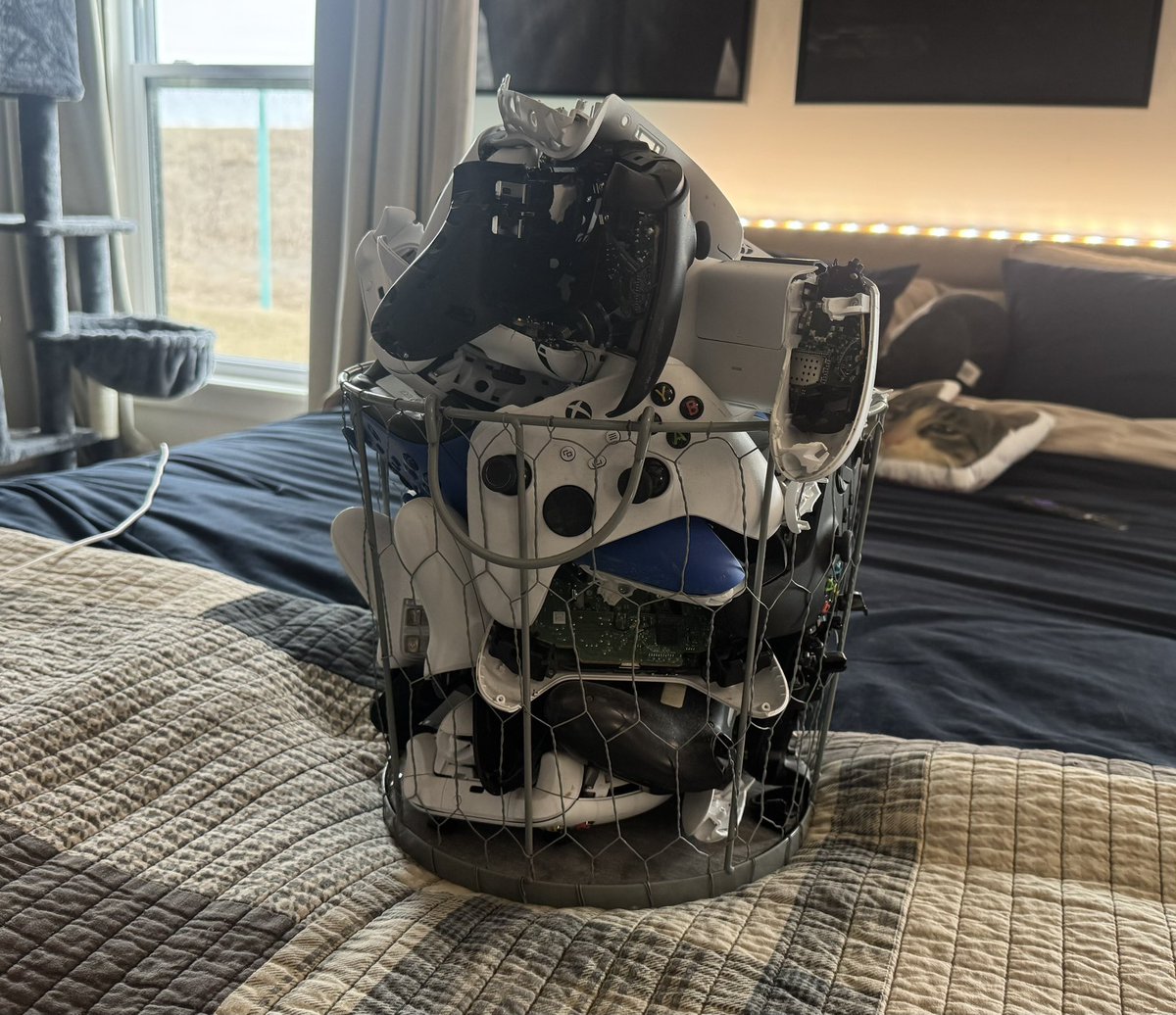 siphoyt's tweet photo. @gamestop See you in 2 weeks! https://t.co/yvji21FZZA