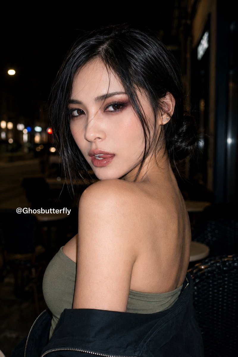 Ghosbutterfly's tweet photo. The flash knew exactly what it was doing. 📸🖤

#ResidentEvil #REBHFun #Capcom https://t.co/CQMmORIKcd