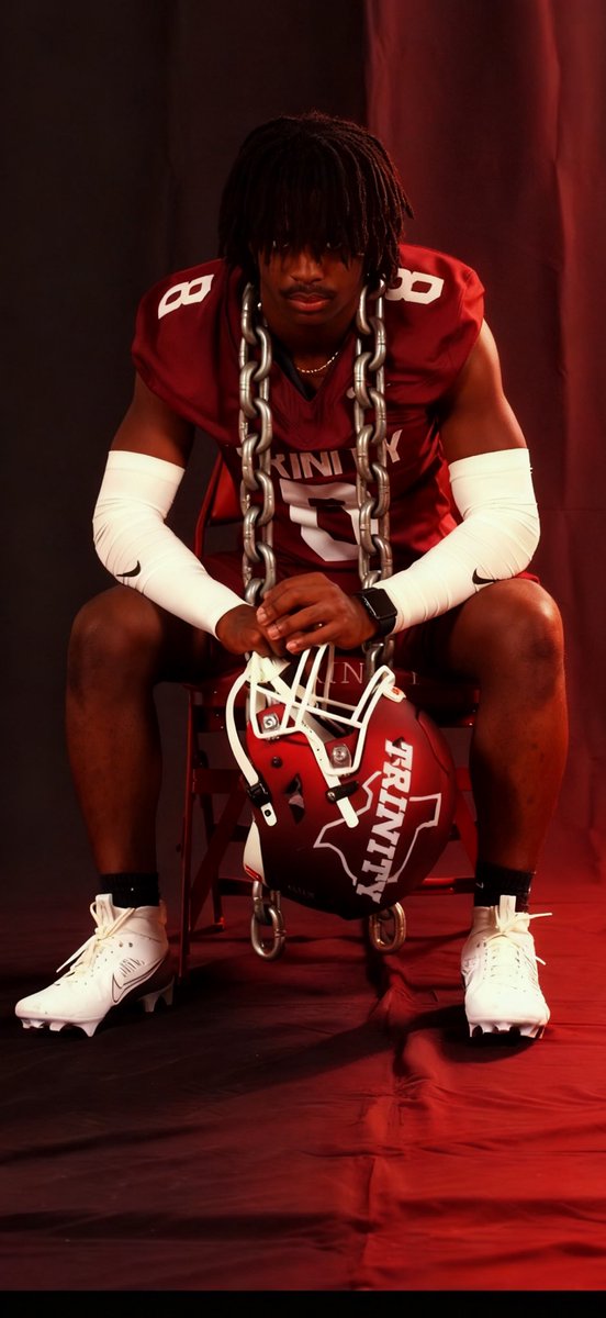 laquan_hughesjr's tweet photo. Thank you Coach Urban &amp; @CoachQ_Carter for the Official Visit, I really enjoyed myself. I atmosphere was electric. @RecruitTheU @CoachCFoster_ @CoachGCarp @JohnKno92538388 @CoachHughes254 @Coach__OMalley @streetziam @ZaneriaHughes @joannhughes254 https://t.co/2UyzWjJFUK