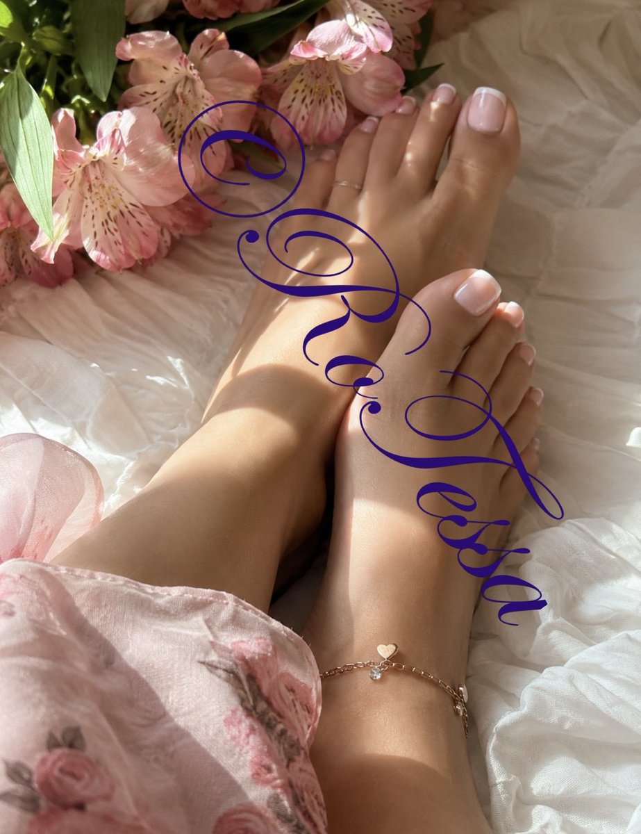 CreepyGoddess69's tweet photo. Anyone interested in an album full of Tessa’s Toesies? #feet #rotessa #pedicurequeen #roseytoesy https://t.co/oyq7x0hwbR