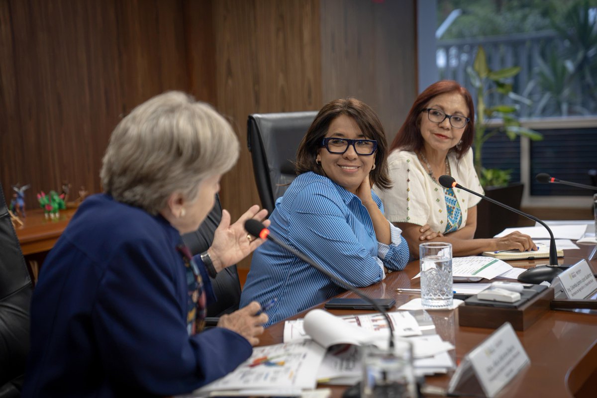 columbalopezg's tweet photo. Esta tarde encabezamos, junto a las titulares de @bienestarmx, @Letamaya, y de @SEMARNAT_mx, @aliciabarcena, una reunión de trabajo con gobernadoras, gobernadores y representantes de las entidades federativas para revisar acciones estratégicas en beneficio del medio ambiente y del desarrollo sostenible de nuestro país.
El trabajo coordinado entre los órdenes de gobierno es clave para construir soluciones que beneficien a México.
El próximo miércoles se compartirán todos los detalles.
#TransformandoElCampoMexicano