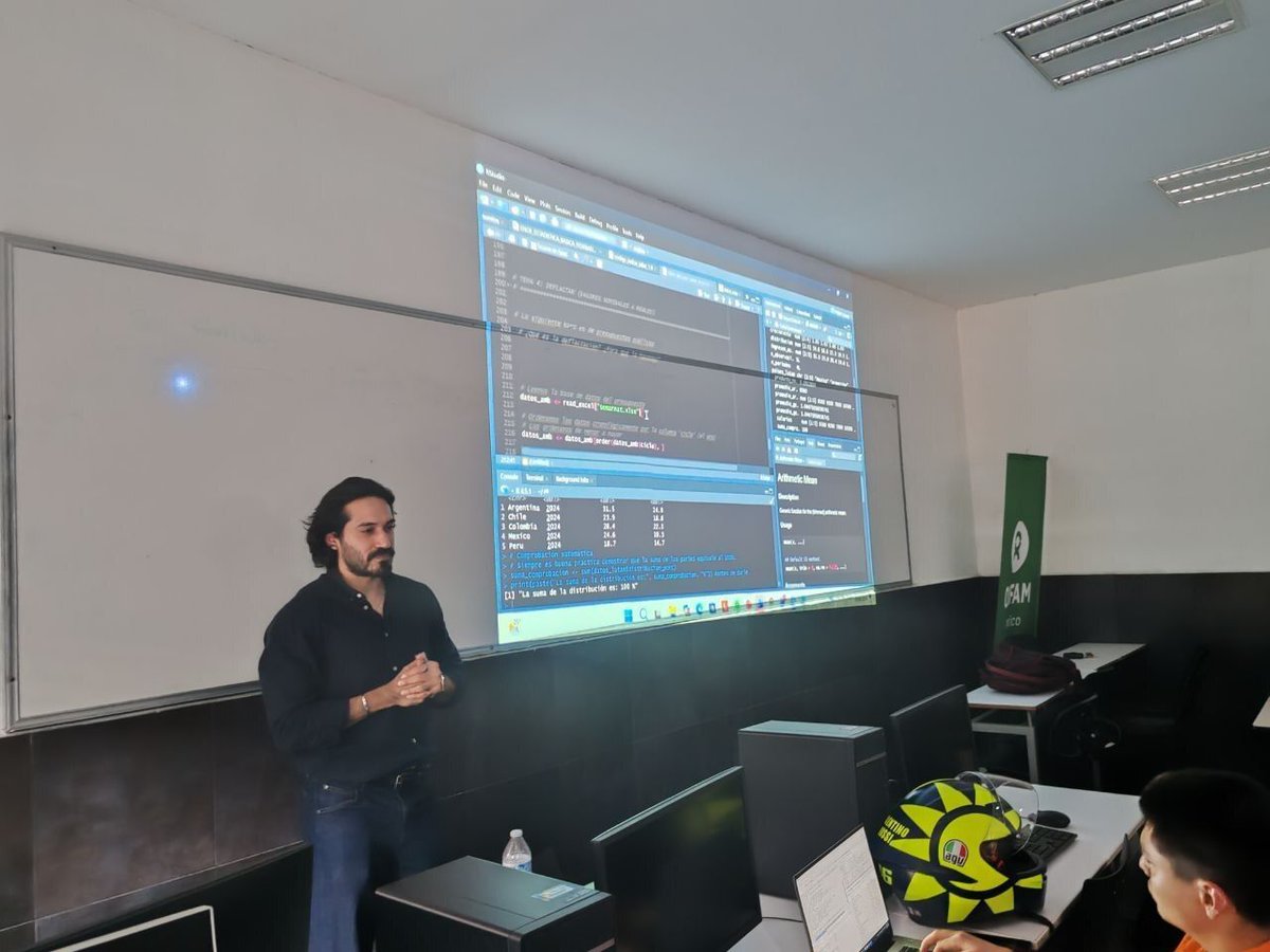 oxfammexico's tweet photo. Hoy inició la "Cátedra Dr. Jaime Ros Bosch" que llevamos a cabo en colaboración con la @FEconomiaUNAMof de la @UNAM_MX. Durante una semana, las y los estudiantes aprenderán análisis de datos y presupuesto público con perspectiva de #desigualdad y justicia económica. https://t.co/auqCj46Ted