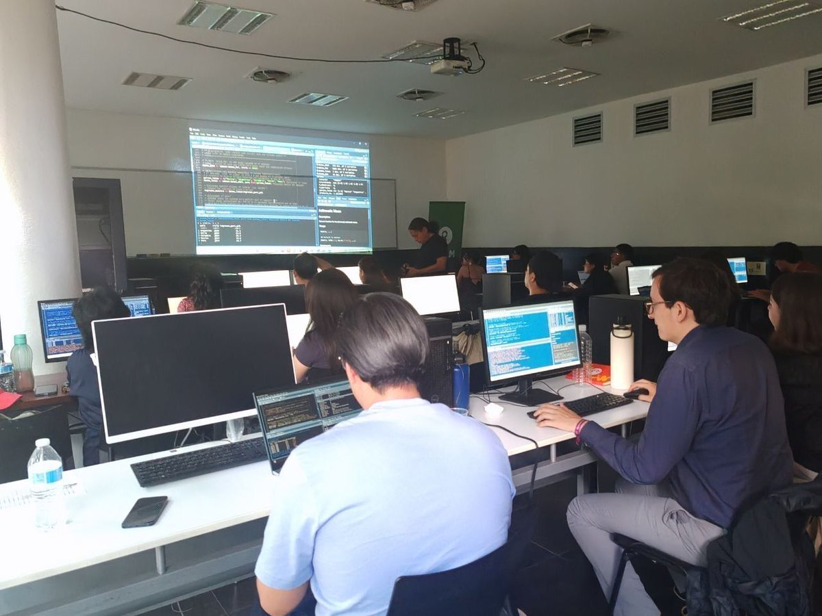 oxfammexico's tweet photo. Hoy inició la "Cátedra Dr. Jaime Ros Bosch" que llevamos a cabo en colaboración con la @FEconomiaUNAMof de la @UNAM_MX. Durante una semana, las y los estudiantes aprenderán análisis de datos y presupuesto público con perspectiva de #desigualdad y justicia económica. https://t.co/auqCj46Ted