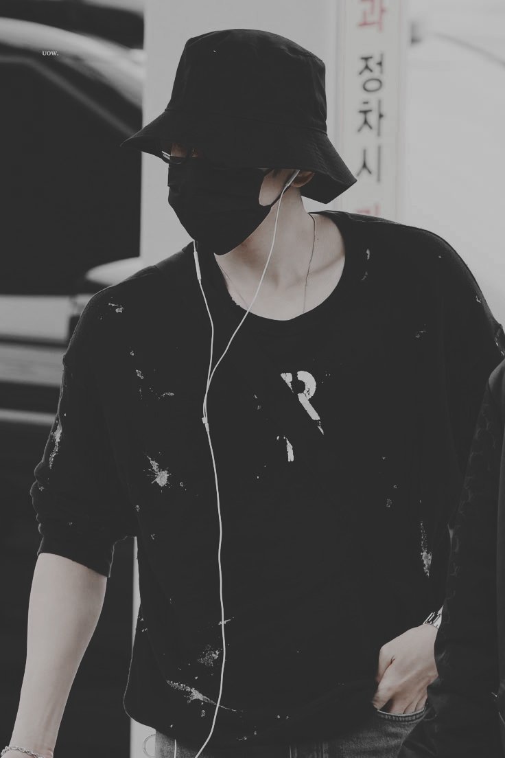 Apothecariy's tweet photo. ㅤㅤ
ㅤㅤㅤ𐩺 𝗕𝗢𝗦⸺𝗟𝗔𝗫
ㅤㅤㅤ𝟴:𝟬𝟱 𝗔𝗠
ㅤㅤㅤ
❛I didn't feel so good when I woke up this morning, but here I am. Thanks for 'kiss me' and I hope she will always be okay, so am I.❜
ㅤㅤ https://t.co/EKGFOTyLNs