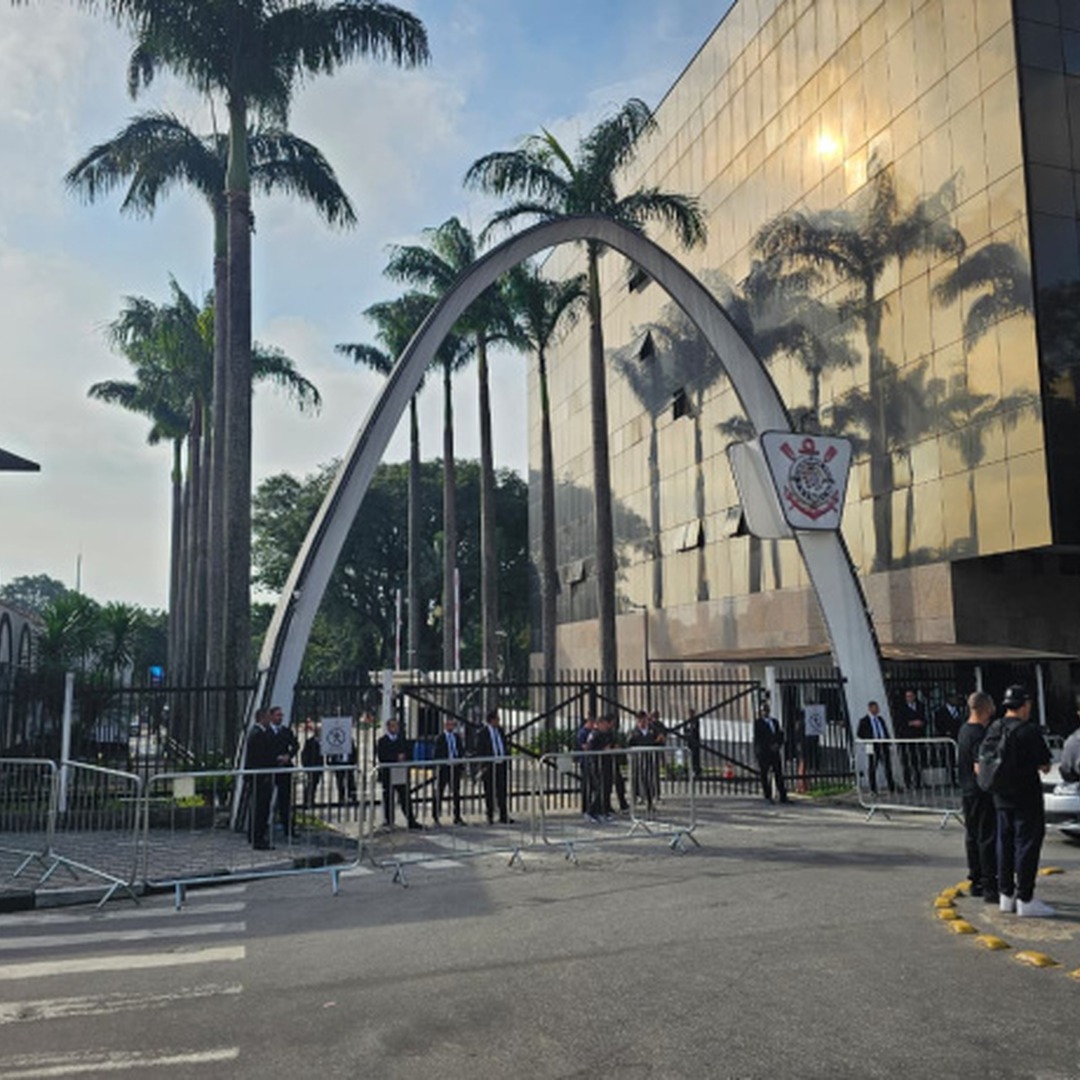 _sccpnews's tweet photo. ⚫⚪ | O Conselho Deliberativo do Corinthians realizou, na noite desta segunda-feira, a sua primeira sessão extraordinária com o objetivo de votar possíveis expulsões de conselheiros. 

Durante o encontro, que contou com uma alternativa criada por Tuma, o conselheiro Mario Mello Junior acabou recebendo uma pena de suspensão com validade de seis meses, em decorrência de uma tentativa de invasão ao Parque São Jorge.

📰 | @MeuTimao
📸 | Reprodução