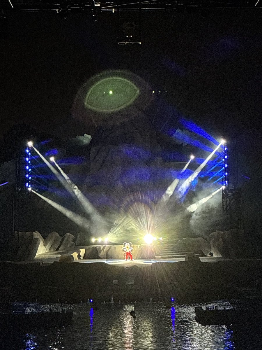 kaitlynrobrock's tweet photo. OH MAH GOSH IT’S MICKEY https://t.co/gSBHuvvNDw