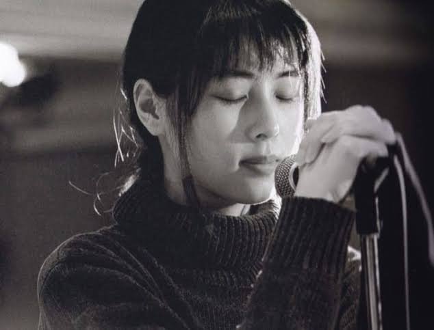 ZARD5552's tweet photo. 疲れた時は何も言わずに

そっと抱きしめてあげたい

人が言う程強くないよね

分かってるから

with…〜〜〜you…〜〜〜 https://t.co/Z1EGC12v94