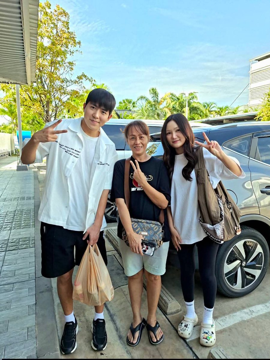 giggooandi's tweet photo. น้องอิง กับกระเป๋าสุดเท่ห์อีกแล้ว 

พิกัดกระเป๋า นี่เลยจ้า 
https://t.co/lXR19hbYru https://t.co/SDhTafQaZG