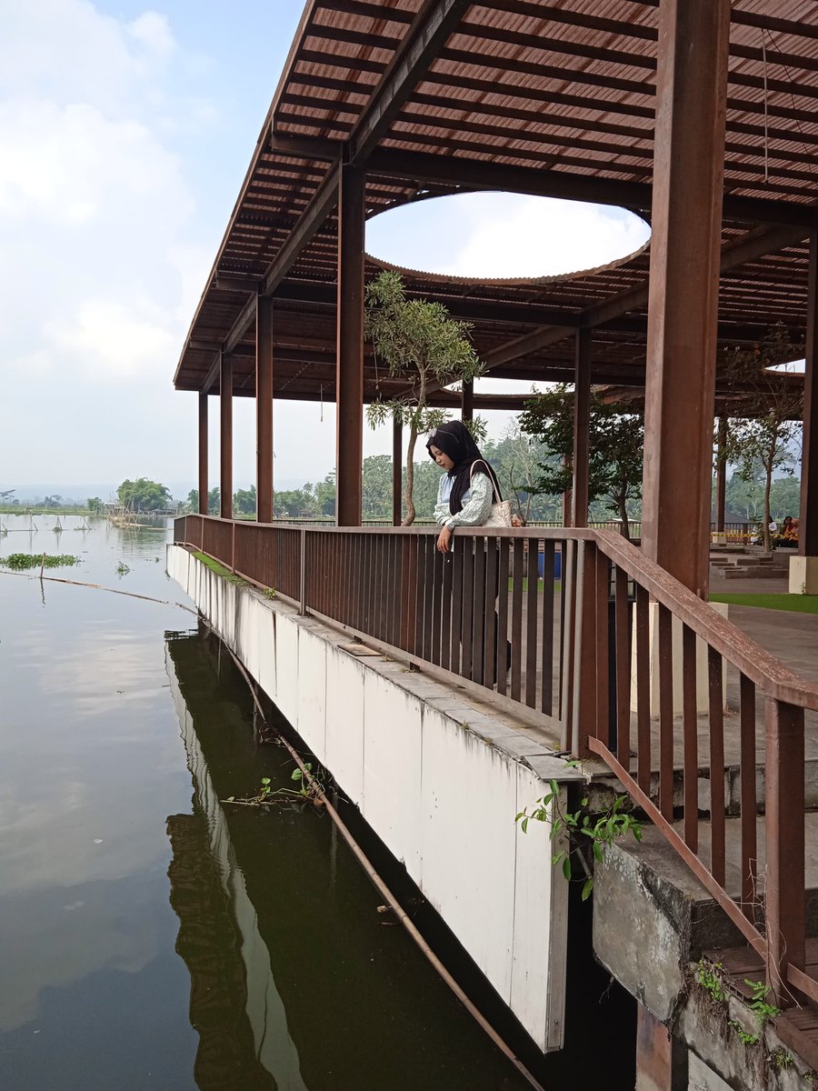 crnvnl's tweet photo. Ak pernah mencintai mu sederas hujan,
Edyan kw malah payungan. https://t.co/sxvIn9P0HJ