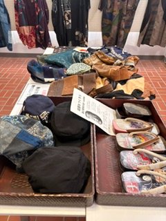 tsujisgk's tweet photo. 「布あそび展」和布遊・ GAKO
古い布や、手ぬぐいなど色々な布で作ったカバンや服、下駄も展示しています。
8月3日～23日までの開催です。
ぜひ、見に来てください！
＃辻生涯学習交流館　＃古布　＃リメイ https://t.co/MQV8MgfZqk