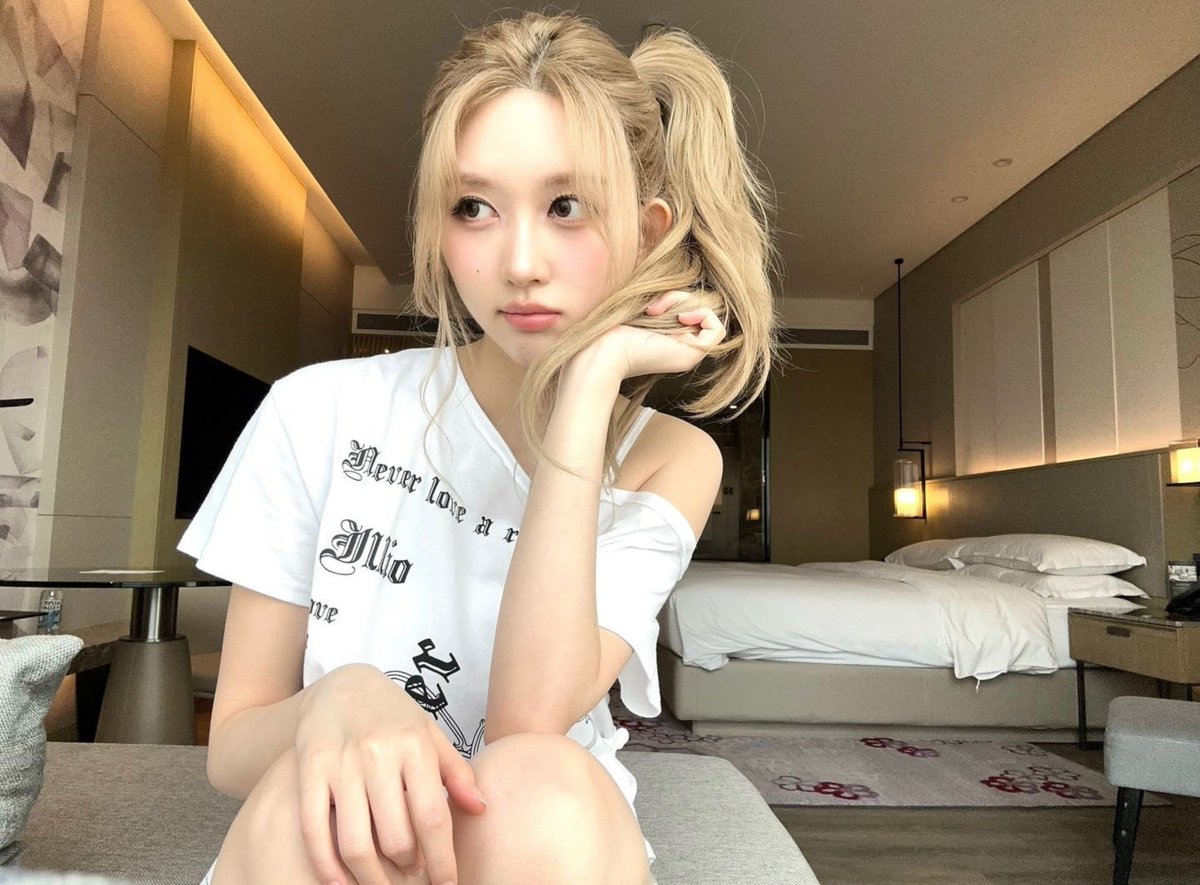 gaeulstunes's tweet photo. Selamat pagi dari aku yang baru bangun! Absen siapa yang masih ngantuk 😴☝ anyways, berhubung kemarin aku belum banyak ngobrol sama kalian, boleh dong reply tweet ini dengan film atau series apa yang belakangan ini kalian tonton! Ada genre spesifik yang kalian suka juga gak? 🤔 https://t.co/8V4G0Ly94l